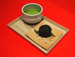 写真 まっくろなくろ胡麻おはぎのお茶セット(店内提供専用)